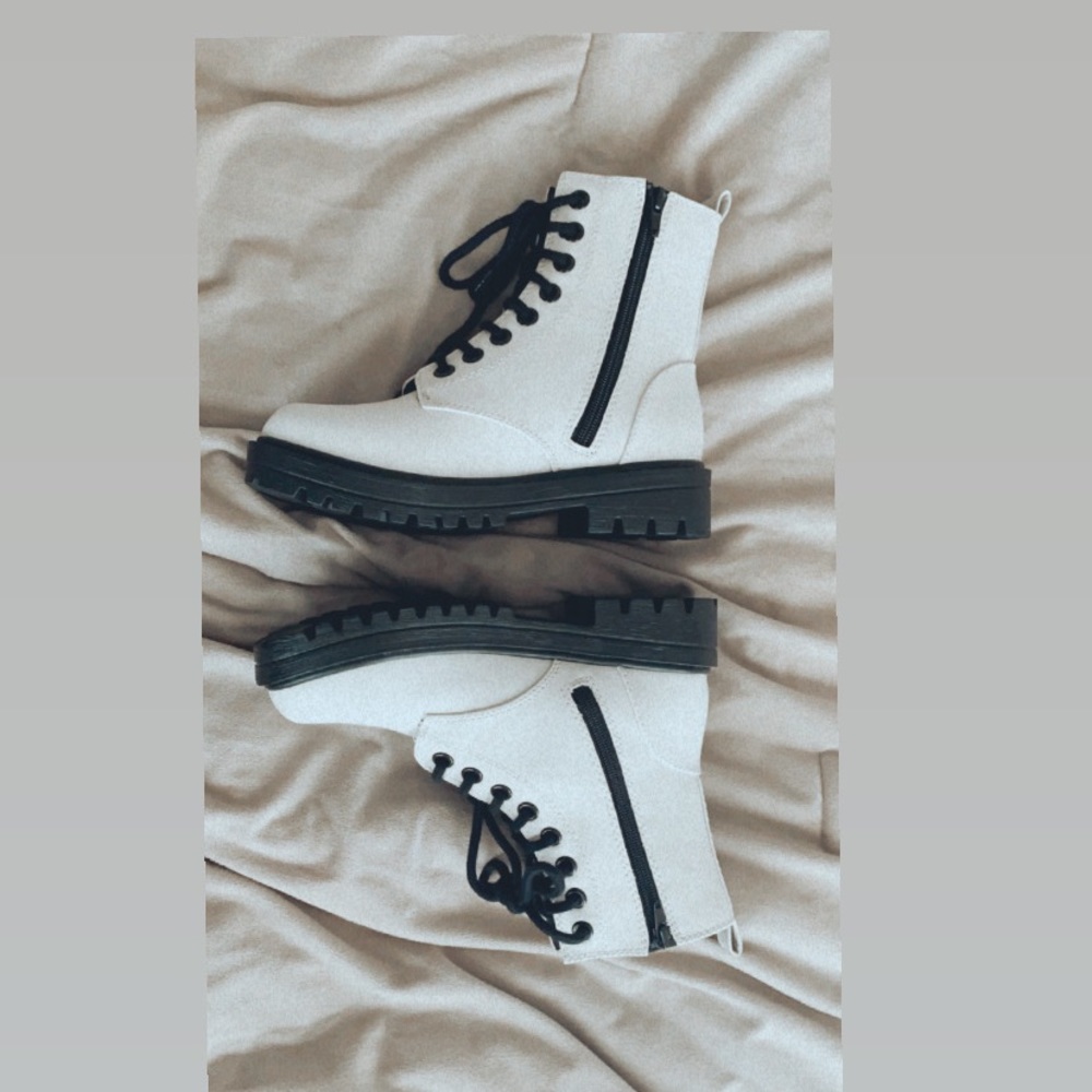Fashion Boot ✨ - Picture 3 of 5